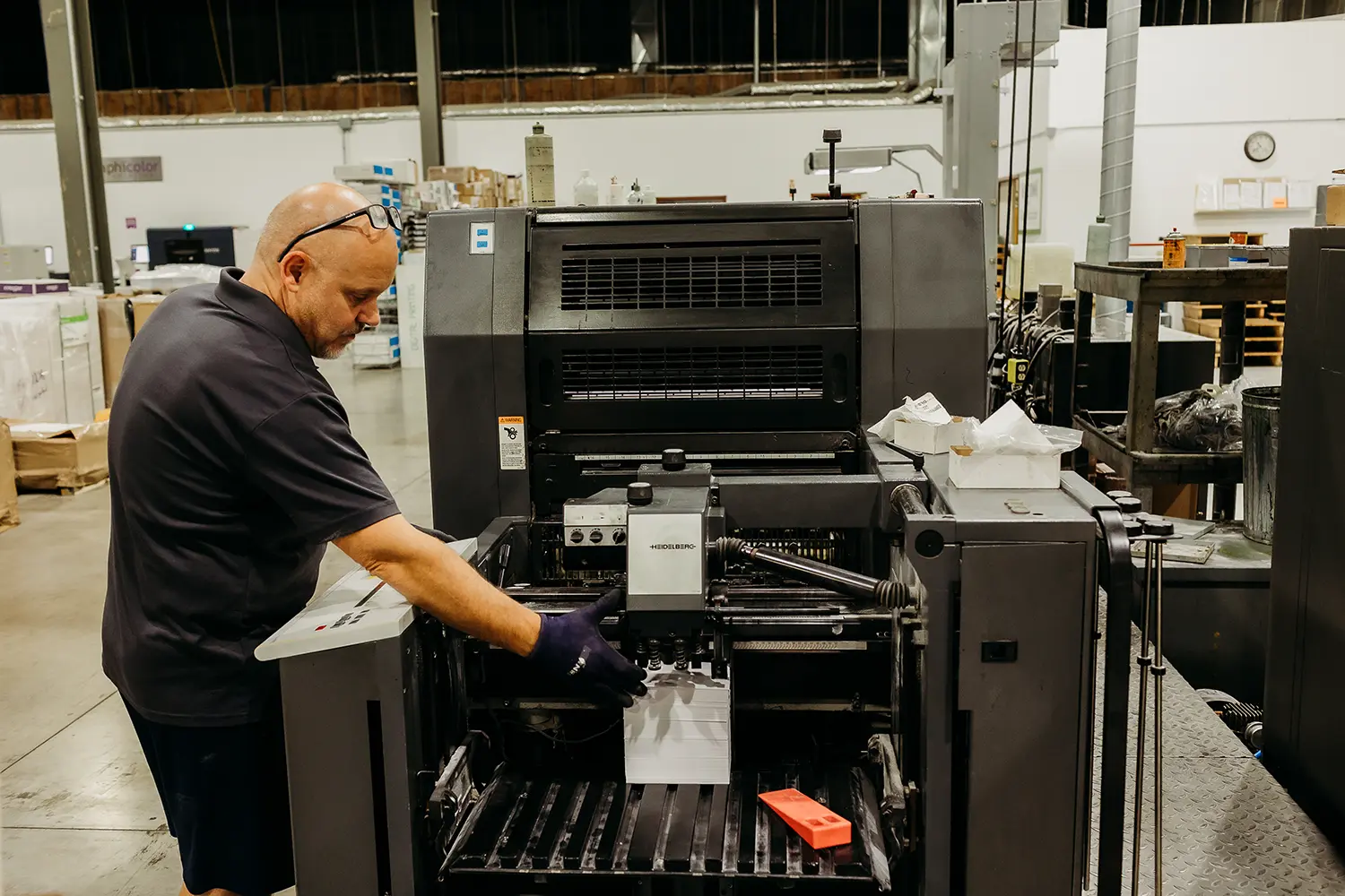Rich works on Offset Press at Graphicolor Printing in New Berlin